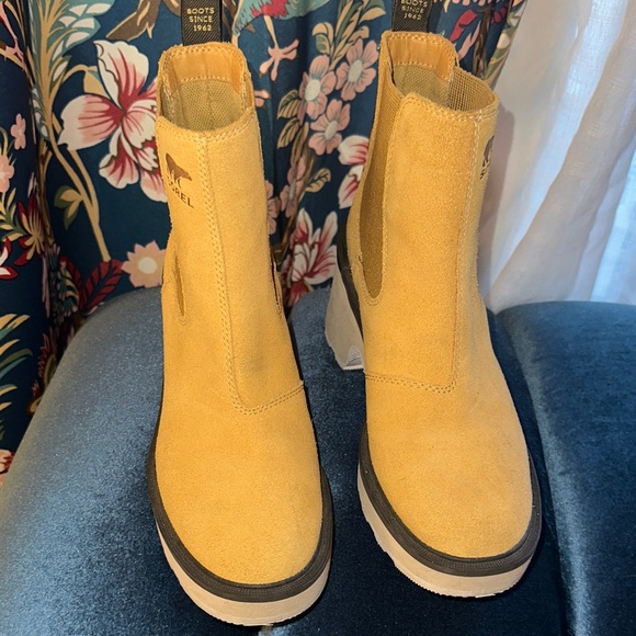 Sorel Yellow Ankle Boots - Picture 7 of 7